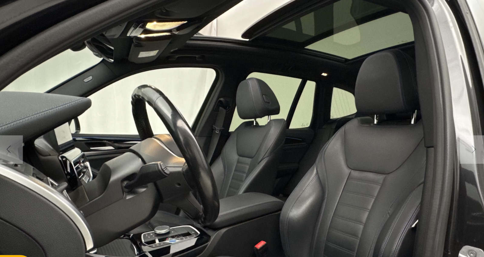 Grå BMW iX3 fra 2023