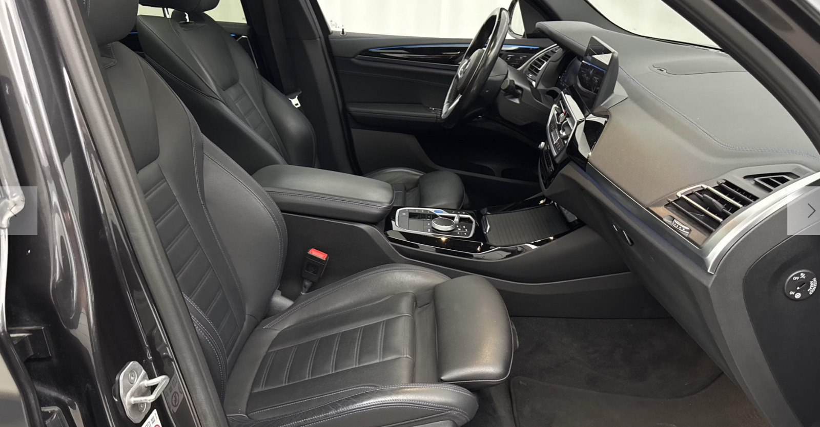 Grå BMW iX3 fra 2023