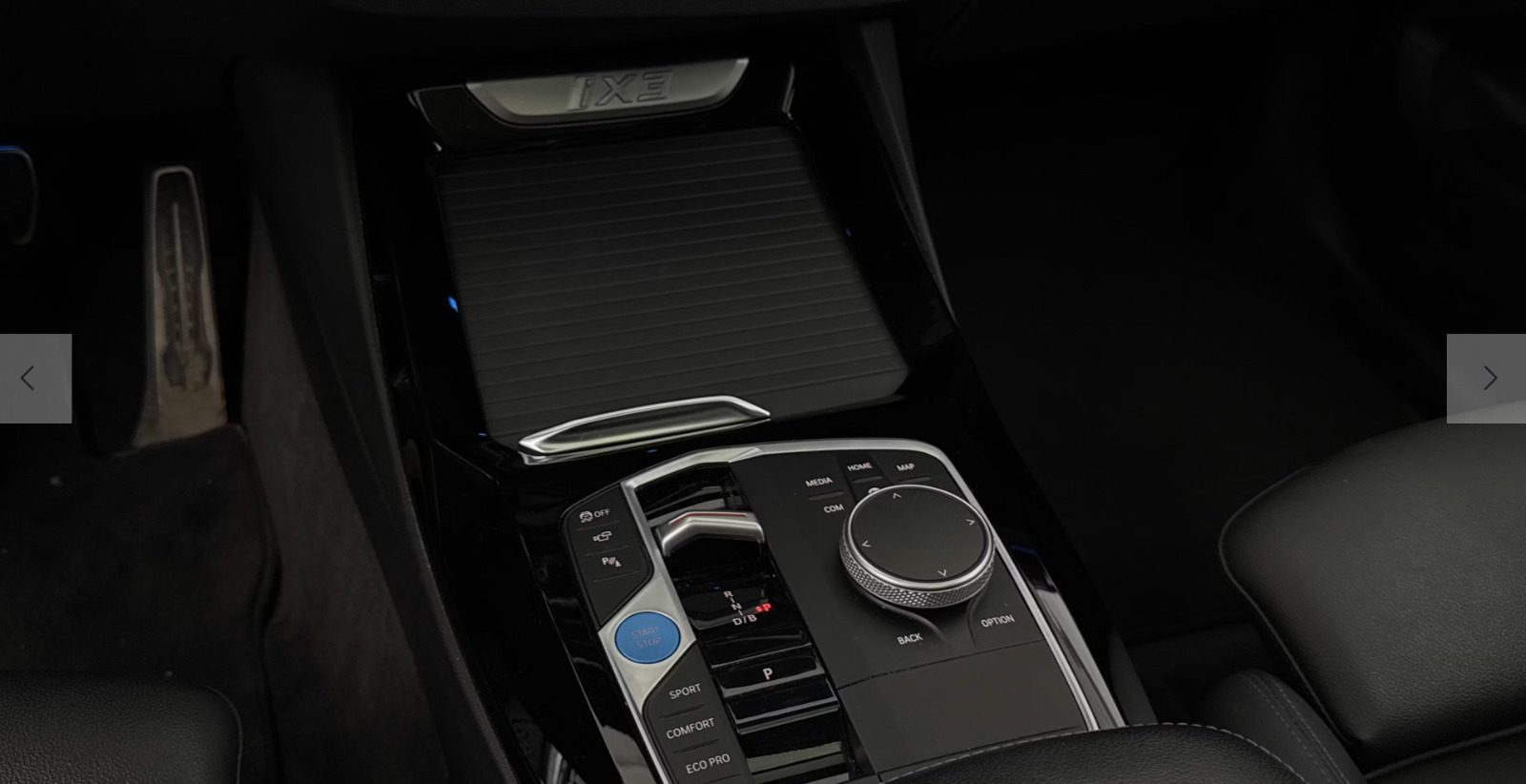 Grå BMW iX3 fra 2023