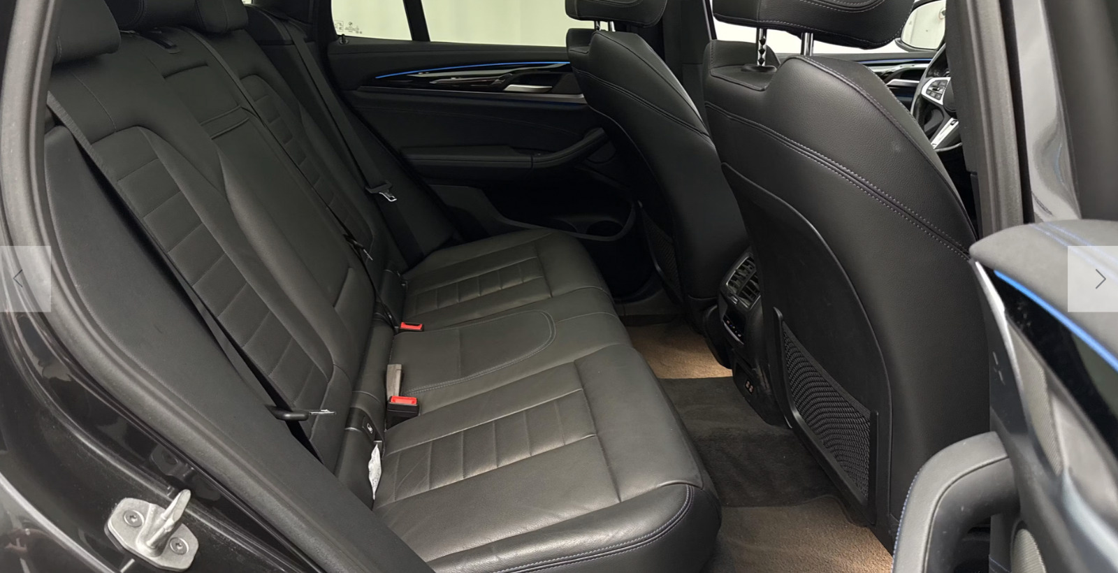 Grå BMW iX3 fra 2023