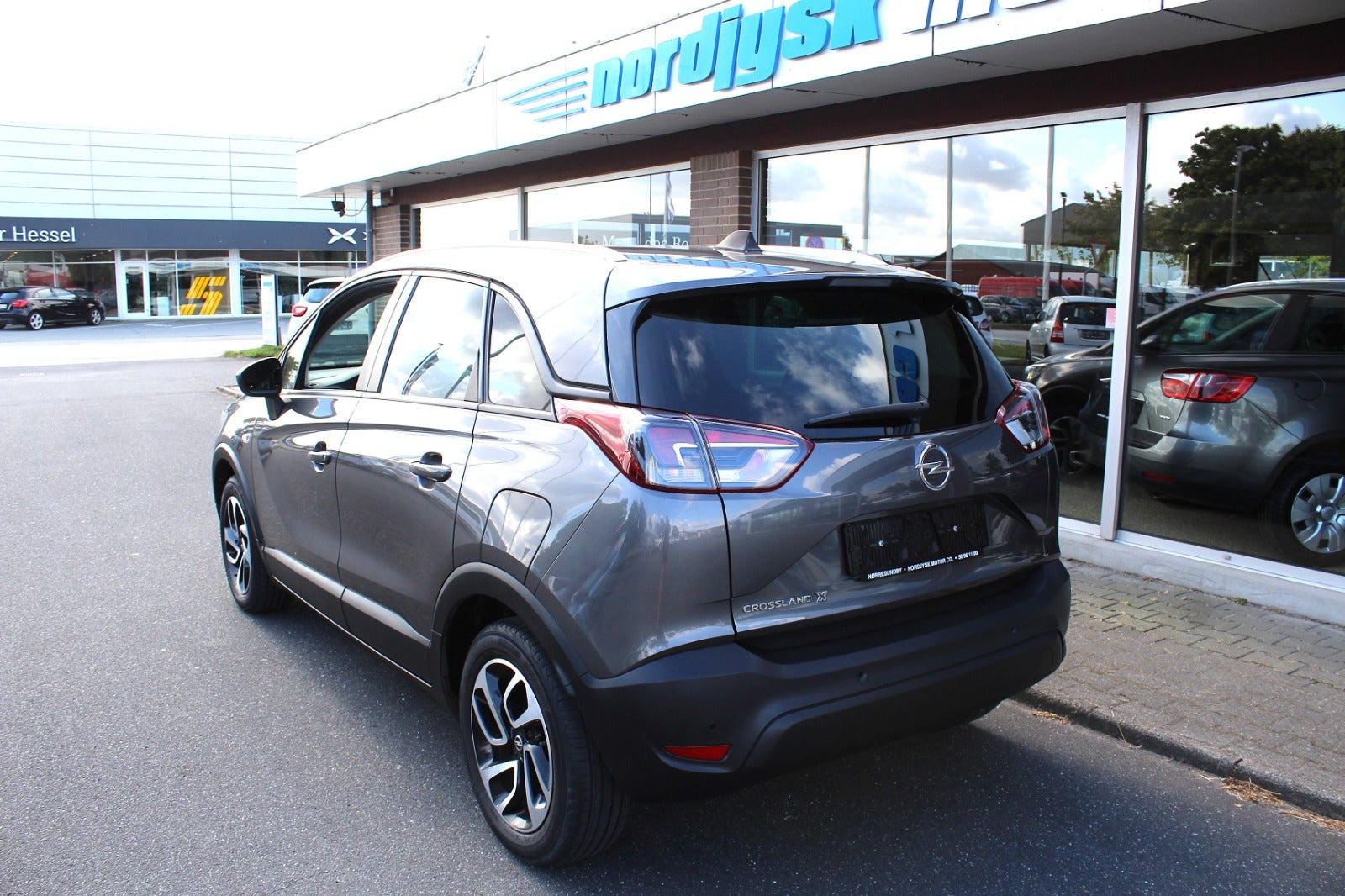 Grå Opel Crossland X fra 2019