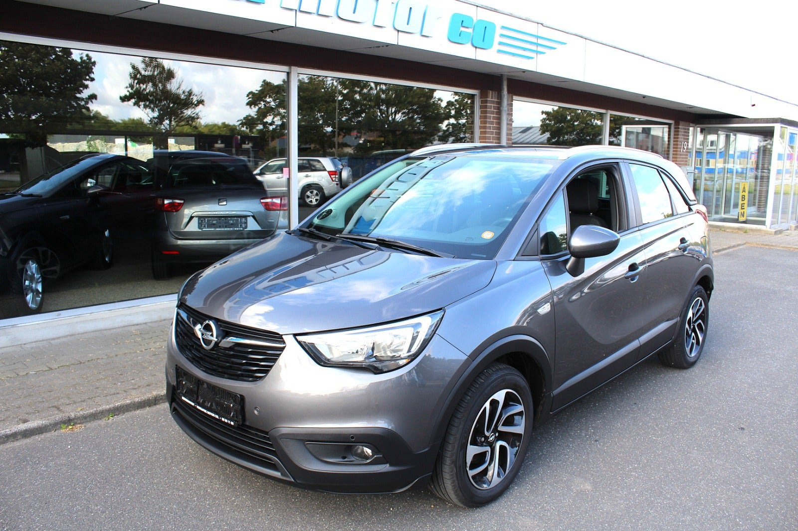 Grå Opel Crossland X fra 2019