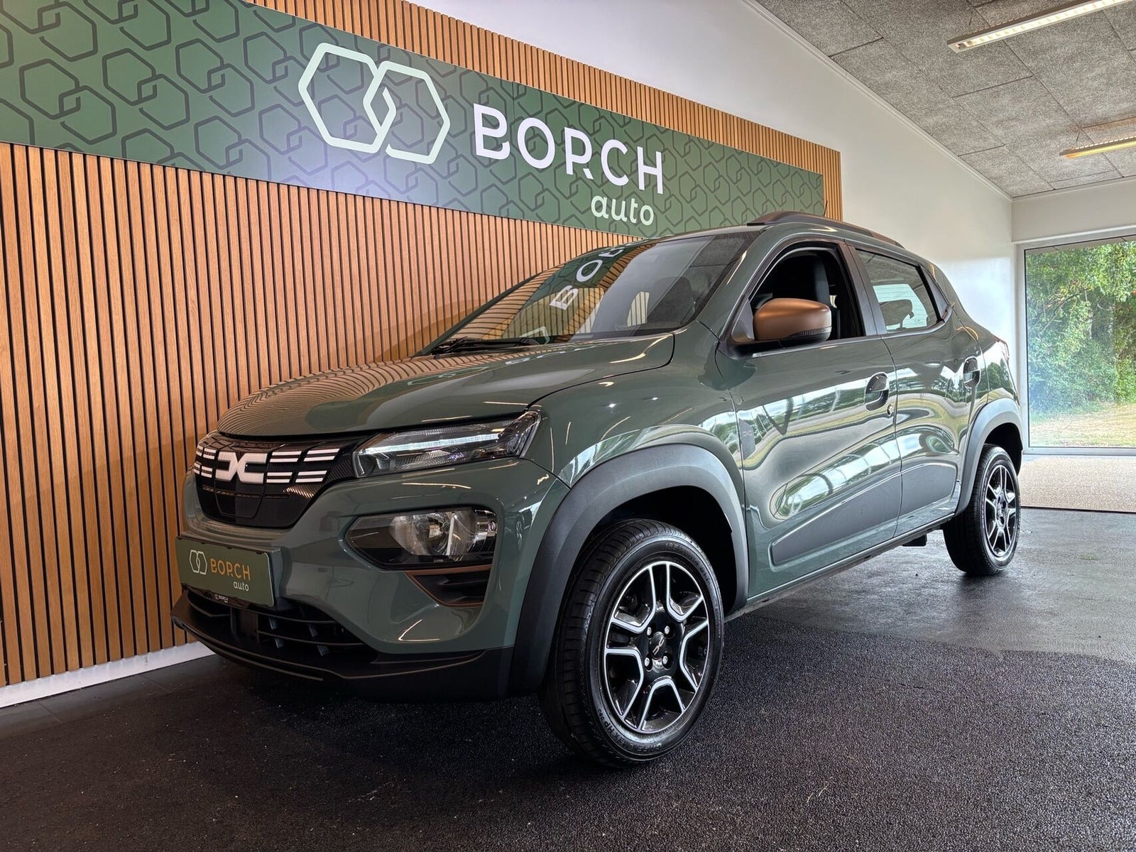 Grå Dacia Spring fra 2023
