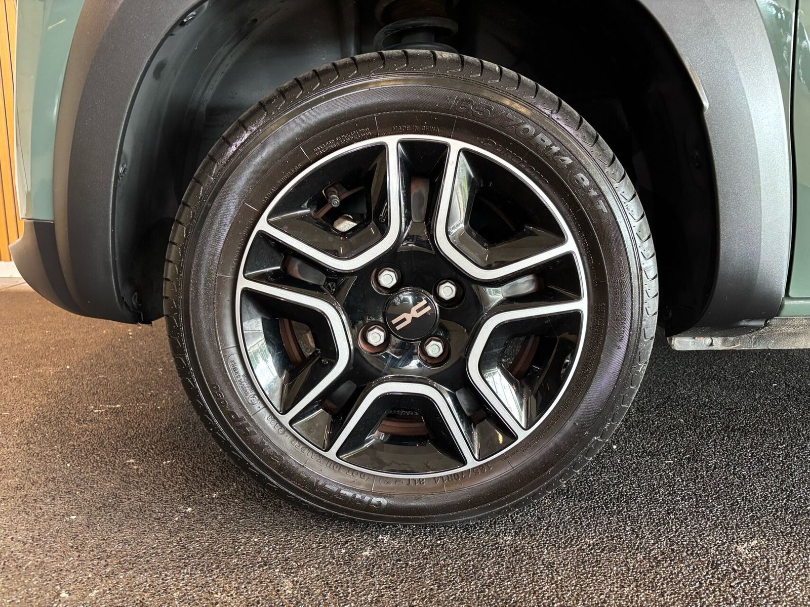 Grå Dacia Spring fra 2023