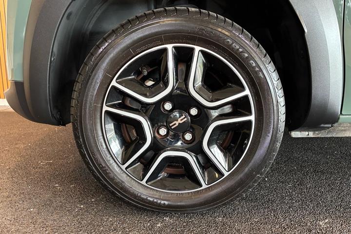Grå Dacia Spring fra 2023