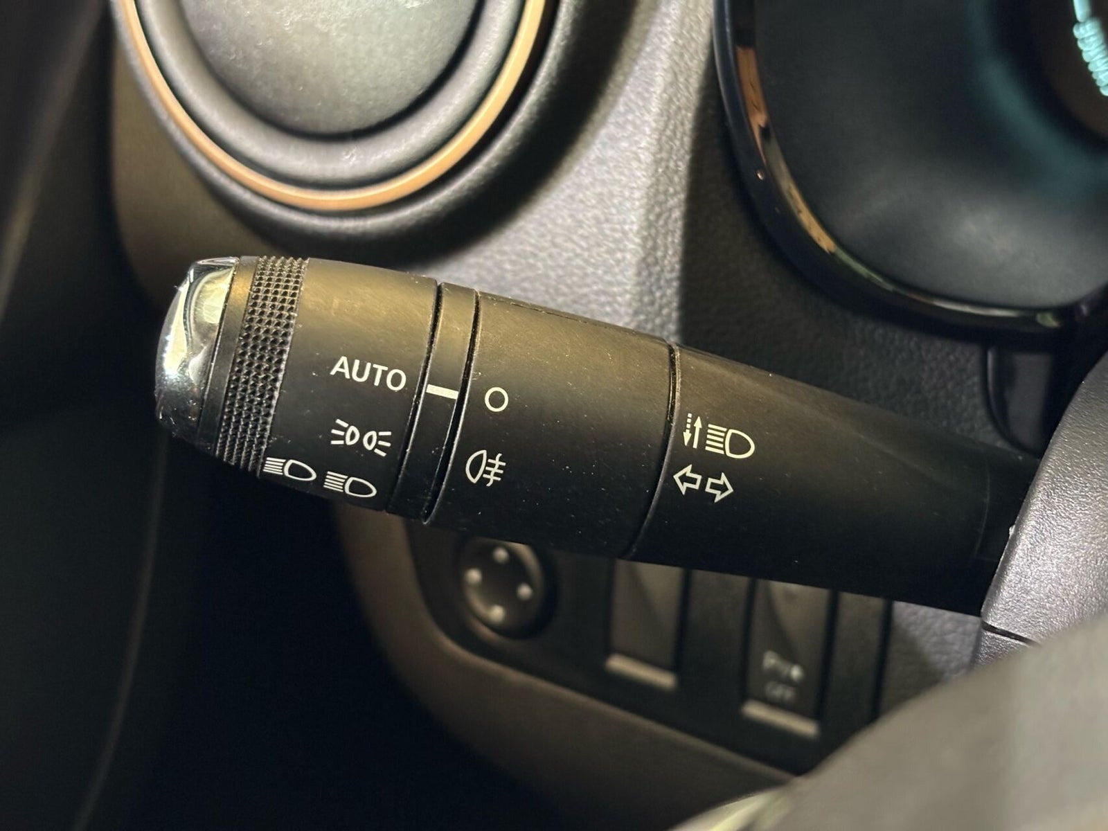 Grå Dacia Spring fra 2023