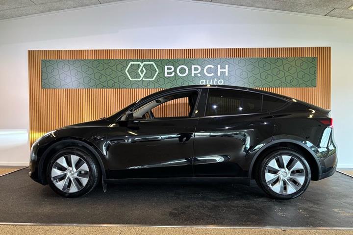 Sort Tesla Model Y fra 2022