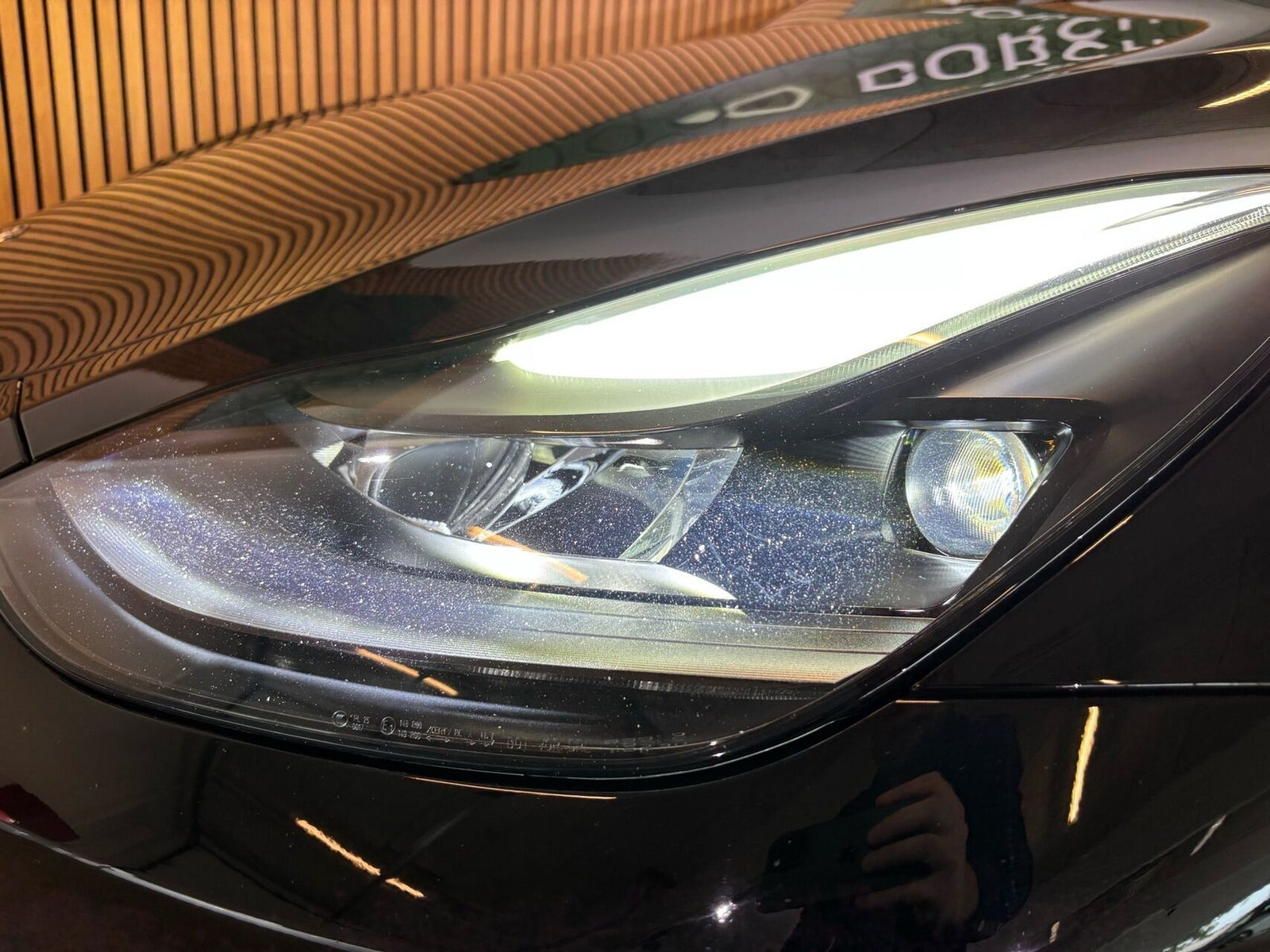 Sort Tesla Model Y fra 2022