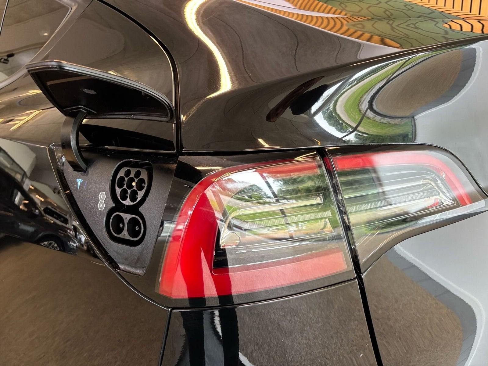 Sort Tesla Model Y fra 2022