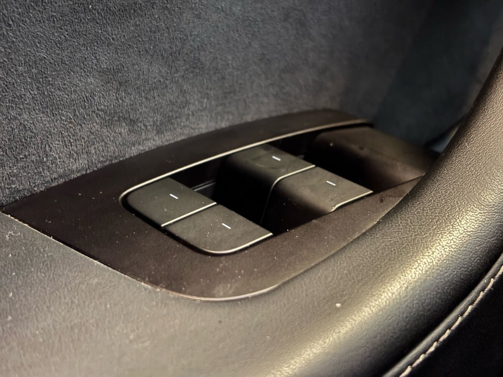Sort Tesla Model Y fra 2022