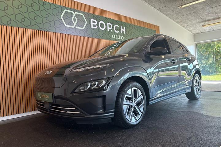 Grå Hyundai Kona fra 2021 set udefra