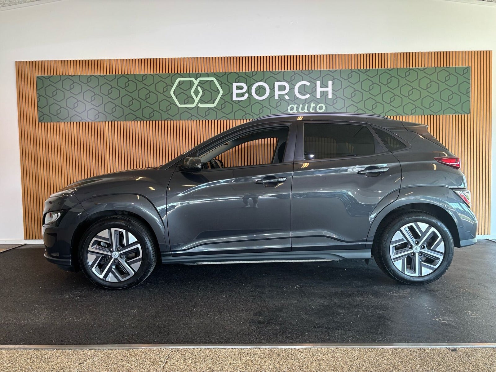 Grå Hyundai Kona fra 2021