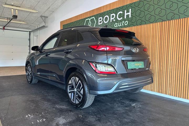 Grå Hyundai Kona fra 2021