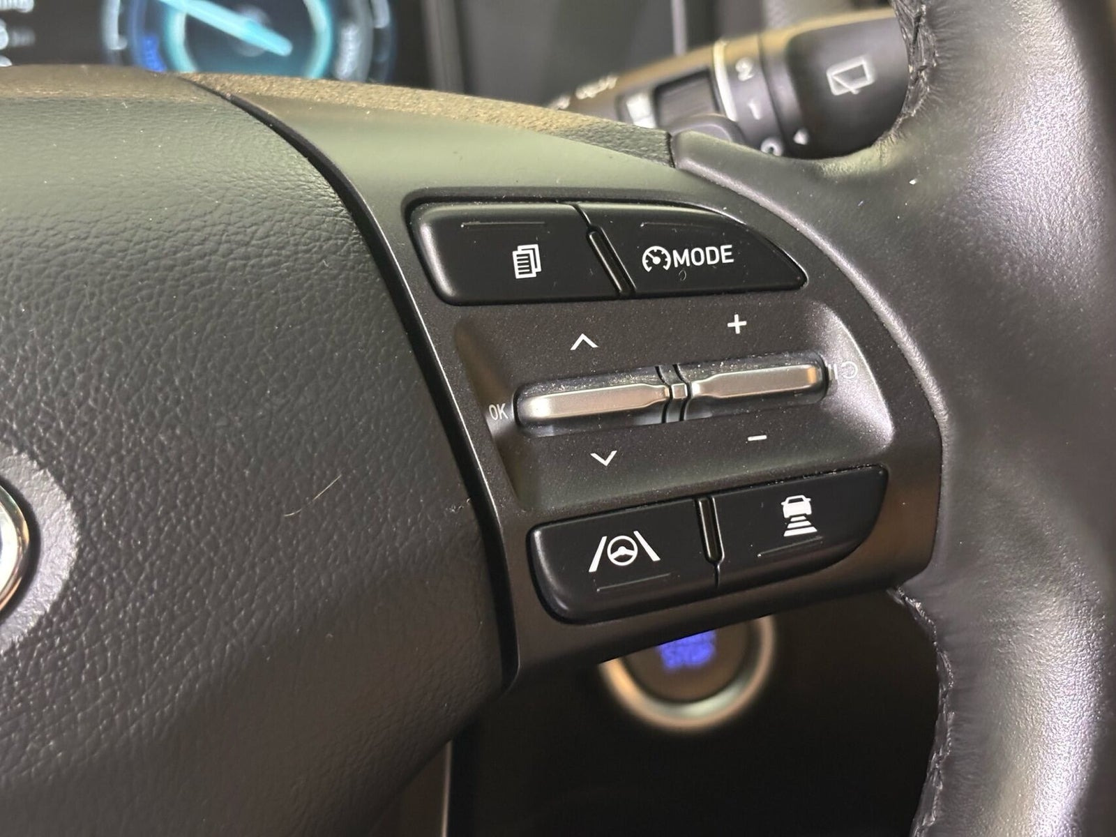 Grå Hyundai Kona fra 2021