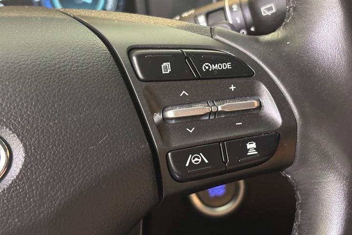 Grå Hyundai Kona fra 2021