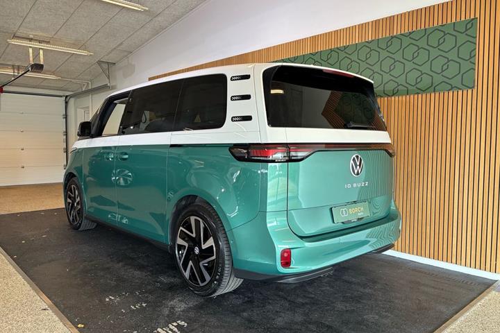 Grøn VW ID.Buzz fra 2023