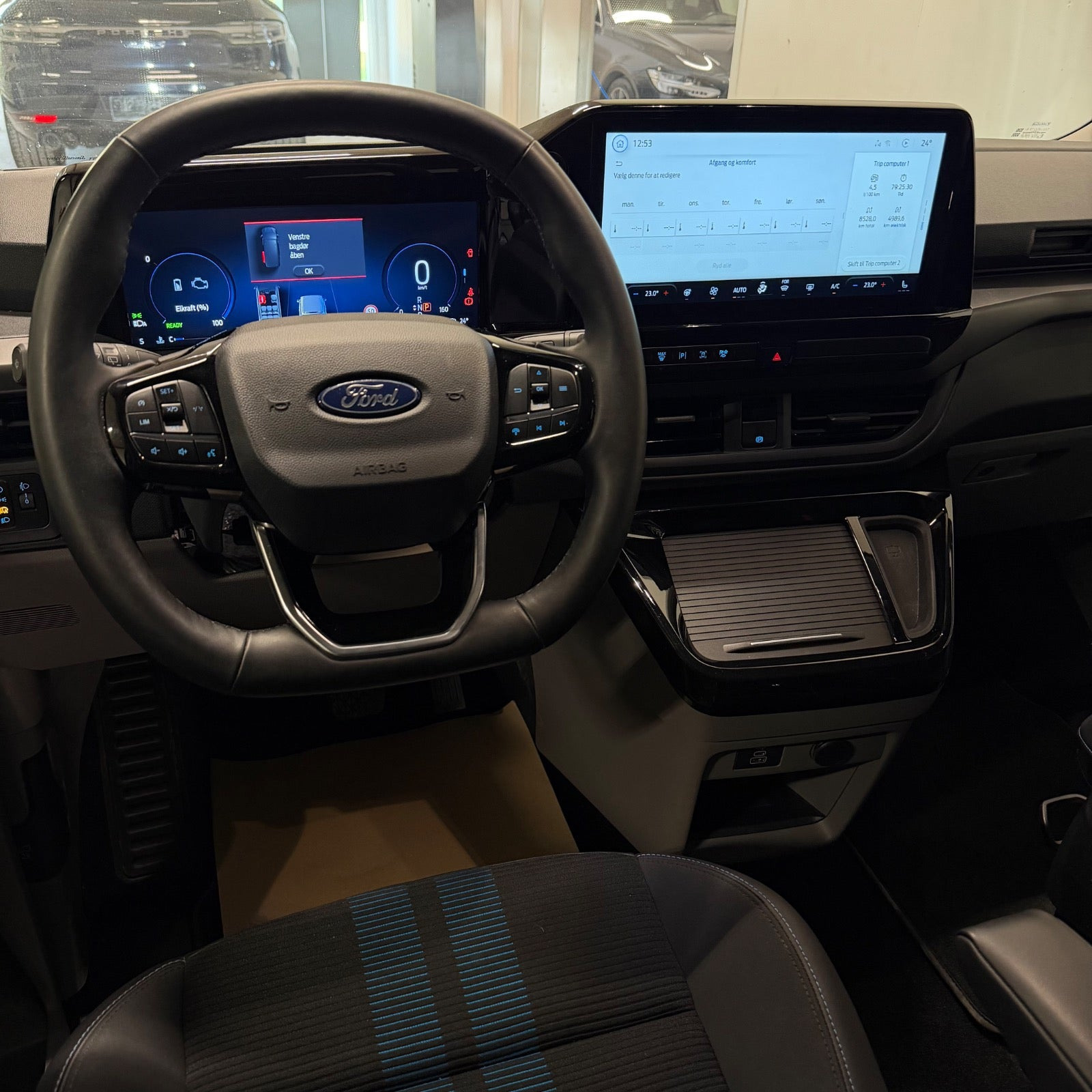 Grå Ford Tourneo Custom 340 L1 fra 2025