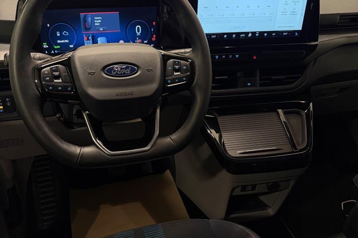 Grå Ford Tourneo Custom 340 L1 fra 2025
