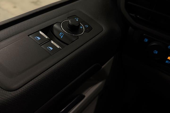Grå Ford Tourneo Custom 340 L1 fra 2025