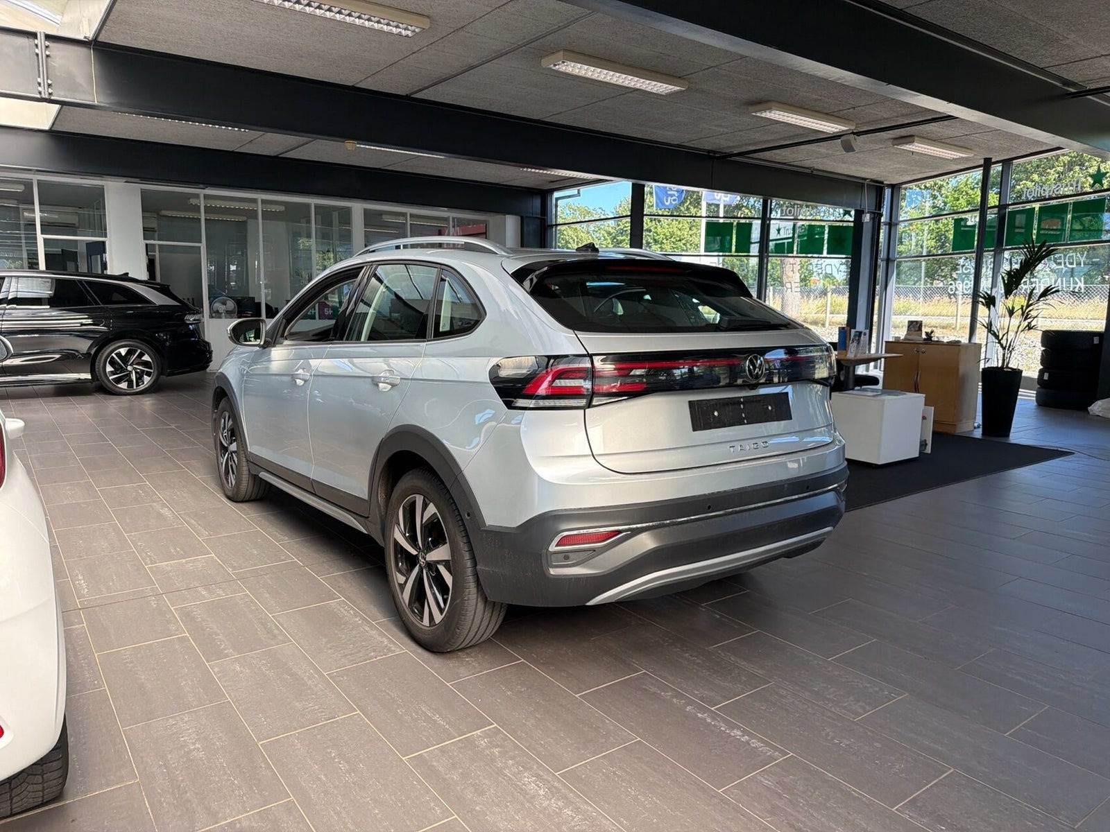 Sølv VW Taigo fra 2023
