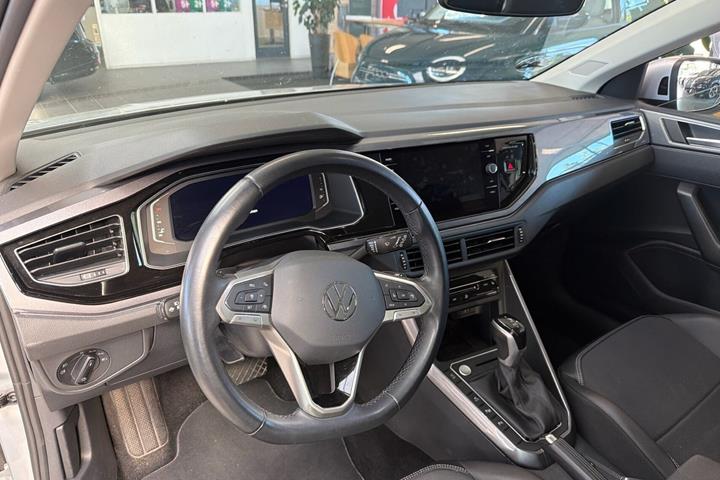 Sølv VW Taigo fra 2023