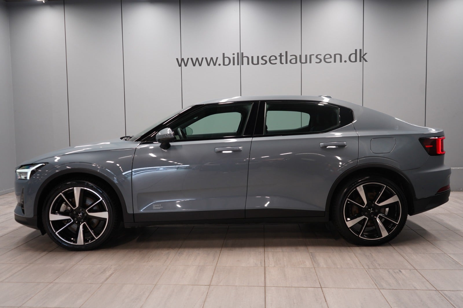 Grå Polestar 2 fra 2022