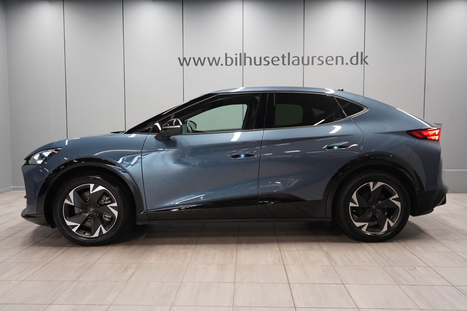Blå Cupra Tavascan fra 2024