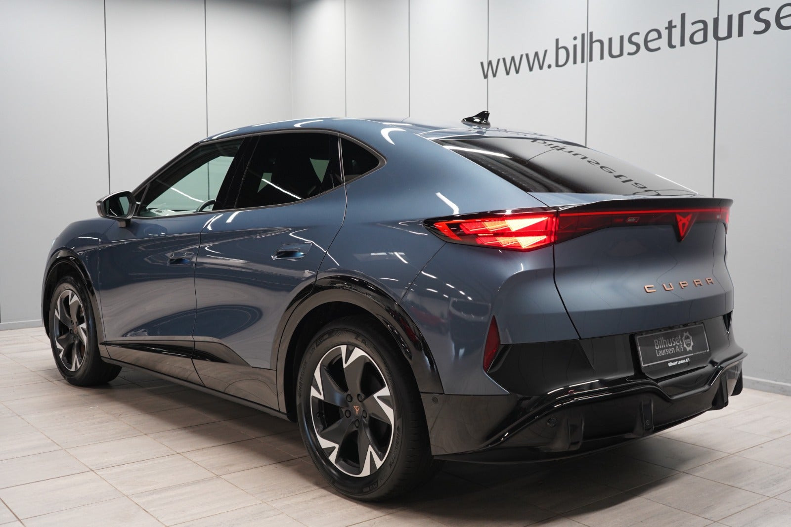 Blå Cupra Tavascan fra 2024