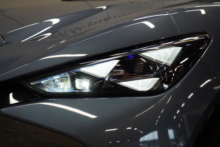 Blå Cupra Tavascan fra 2024