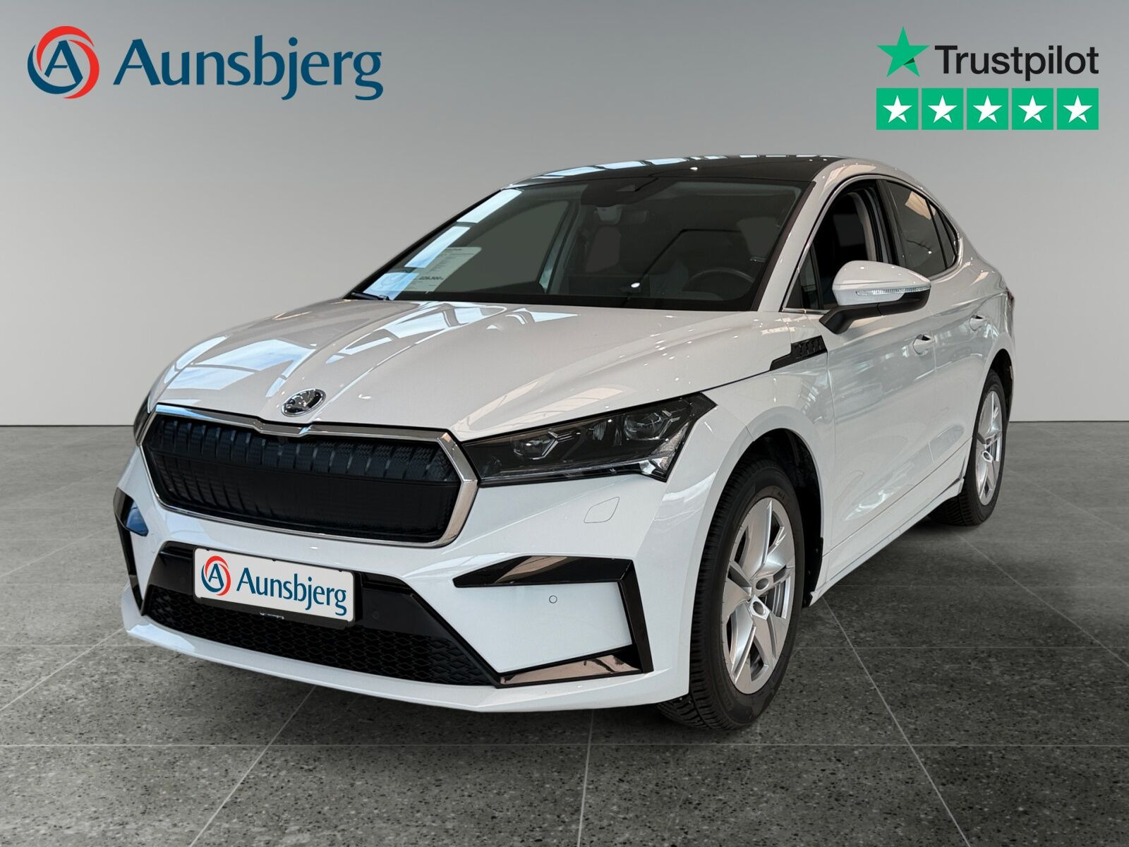 Hvid Skoda Enyaq fra 2023