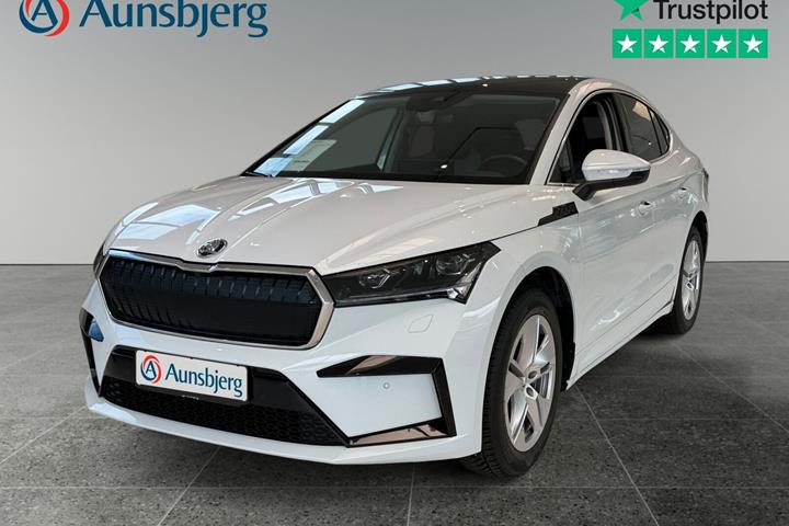 Hvid Skoda Enyaq fra 2023