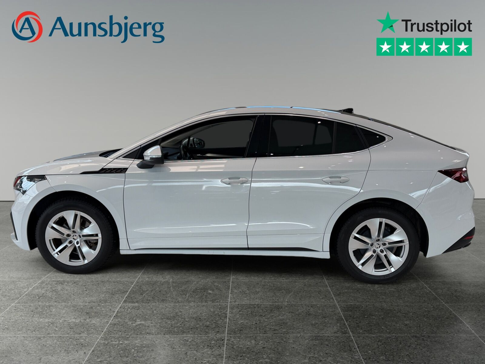 Hvid Skoda Enyaq fra 2023