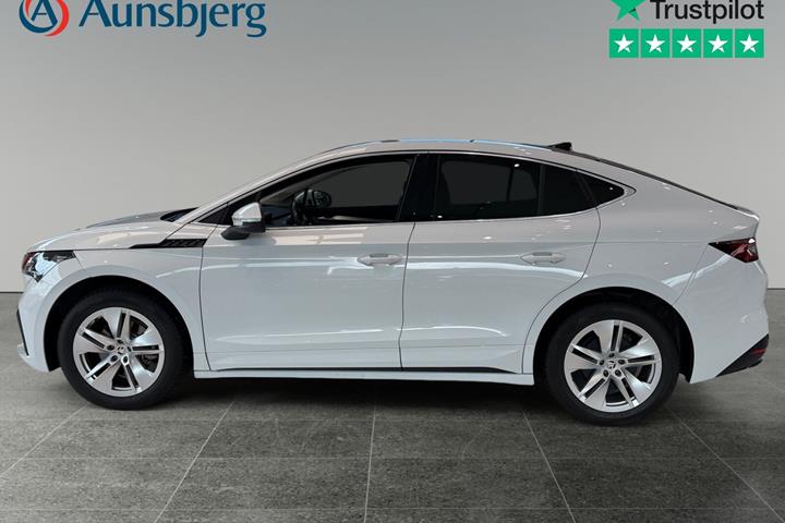 Hvid Skoda Enyaq fra 2023