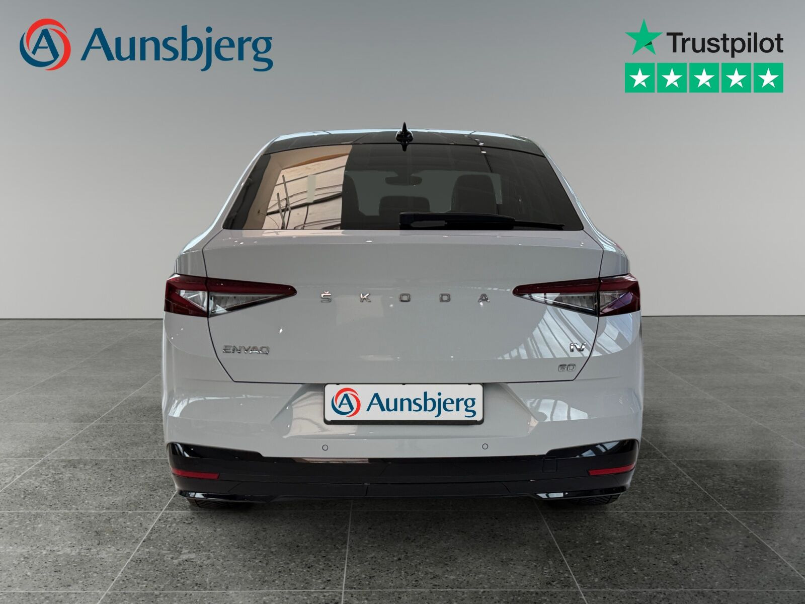 Hvid Skoda Enyaq fra 2023