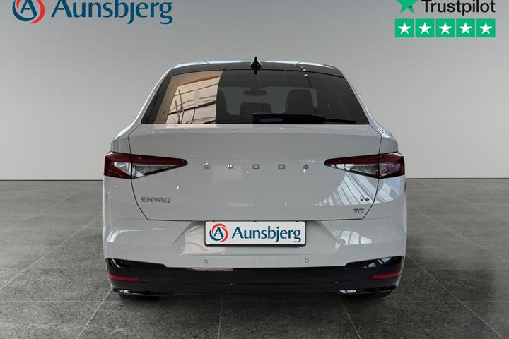 Hvid Skoda Enyaq fra 2023