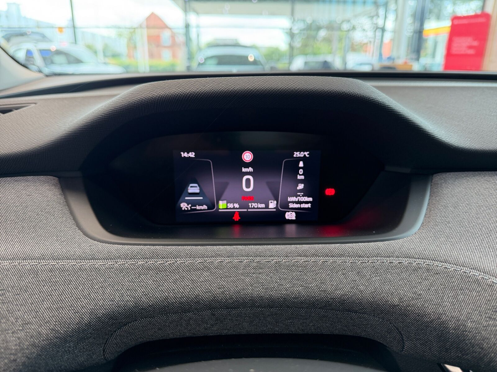 Hvid Skoda Enyaq fra 2023