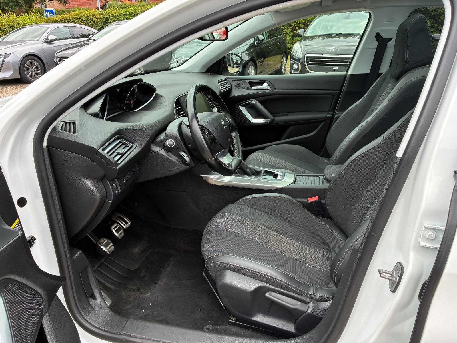 Hvid Peugeot 308 fra 2019
