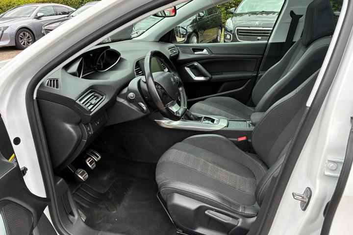 Hvid Peugeot 308 fra 2019