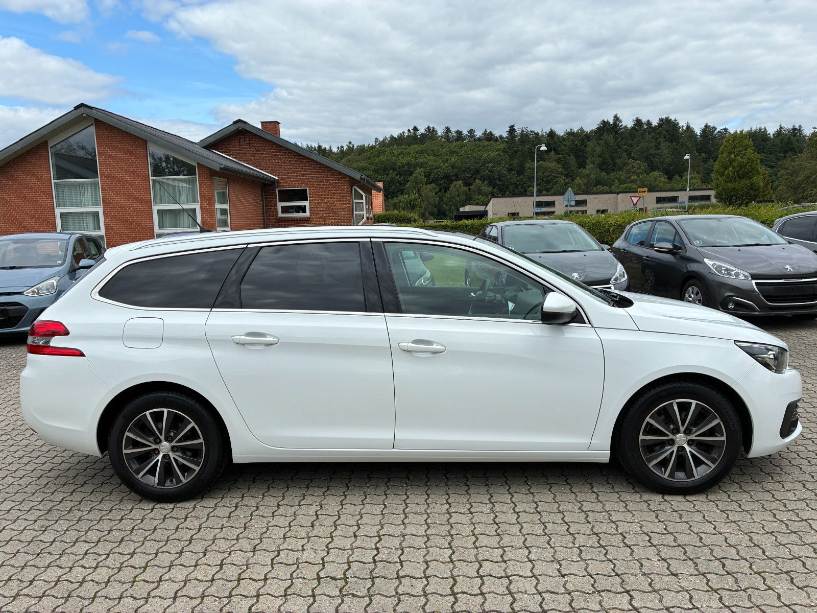 Hvid Peugeot 308 fra 2019