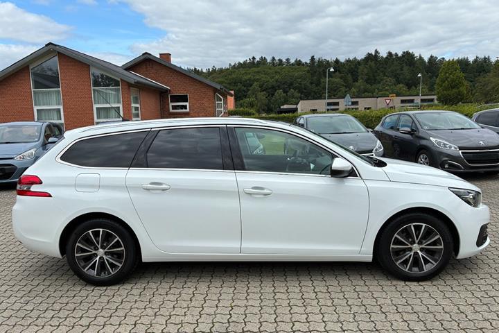 Hvid Peugeot 308 fra 2019