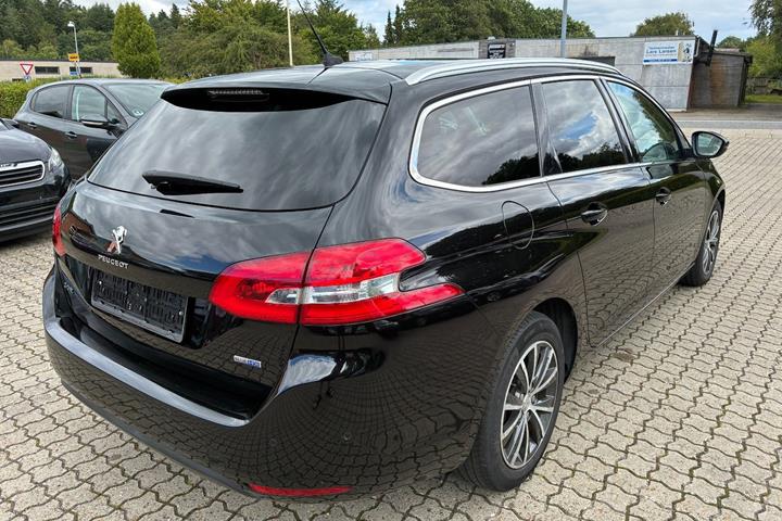 Sort Peugeot 308 fra 2016