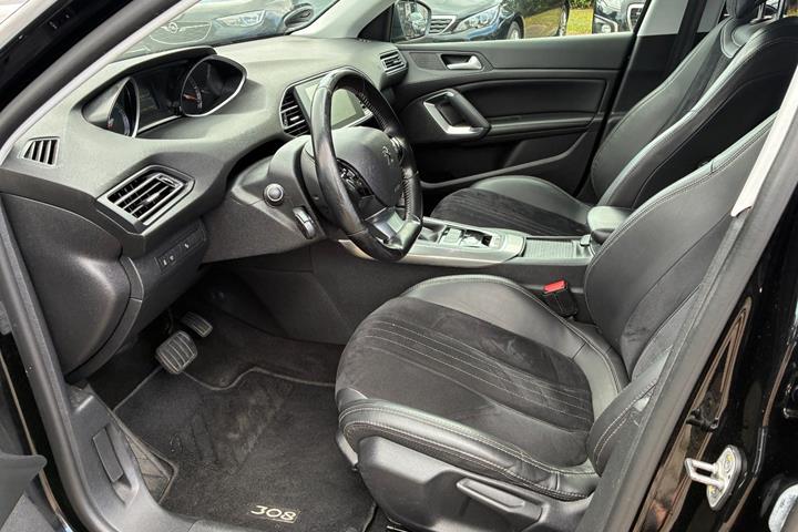 Sort Peugeot 308 fra 2016
