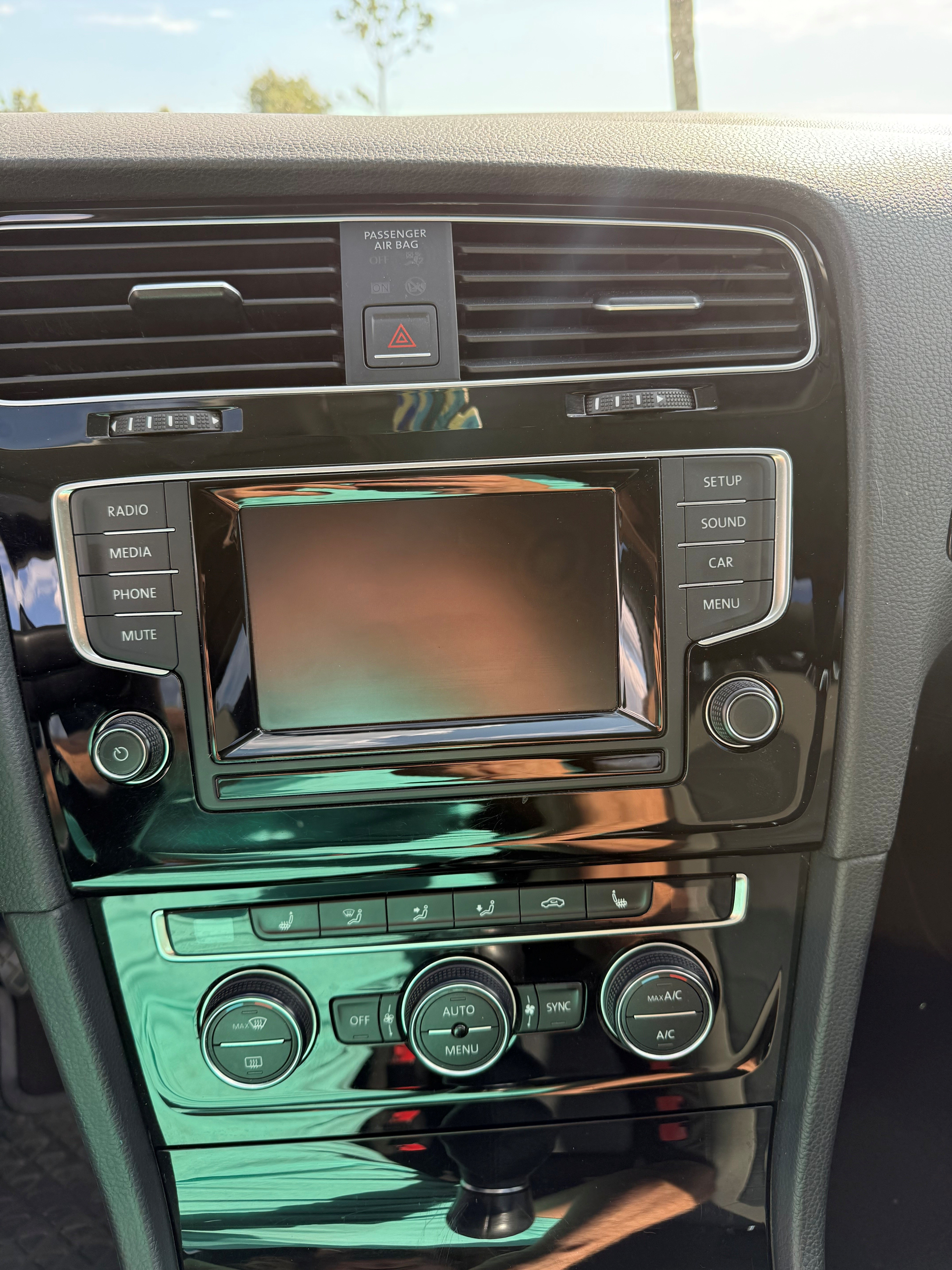Grå VW Golf VII fra 2014