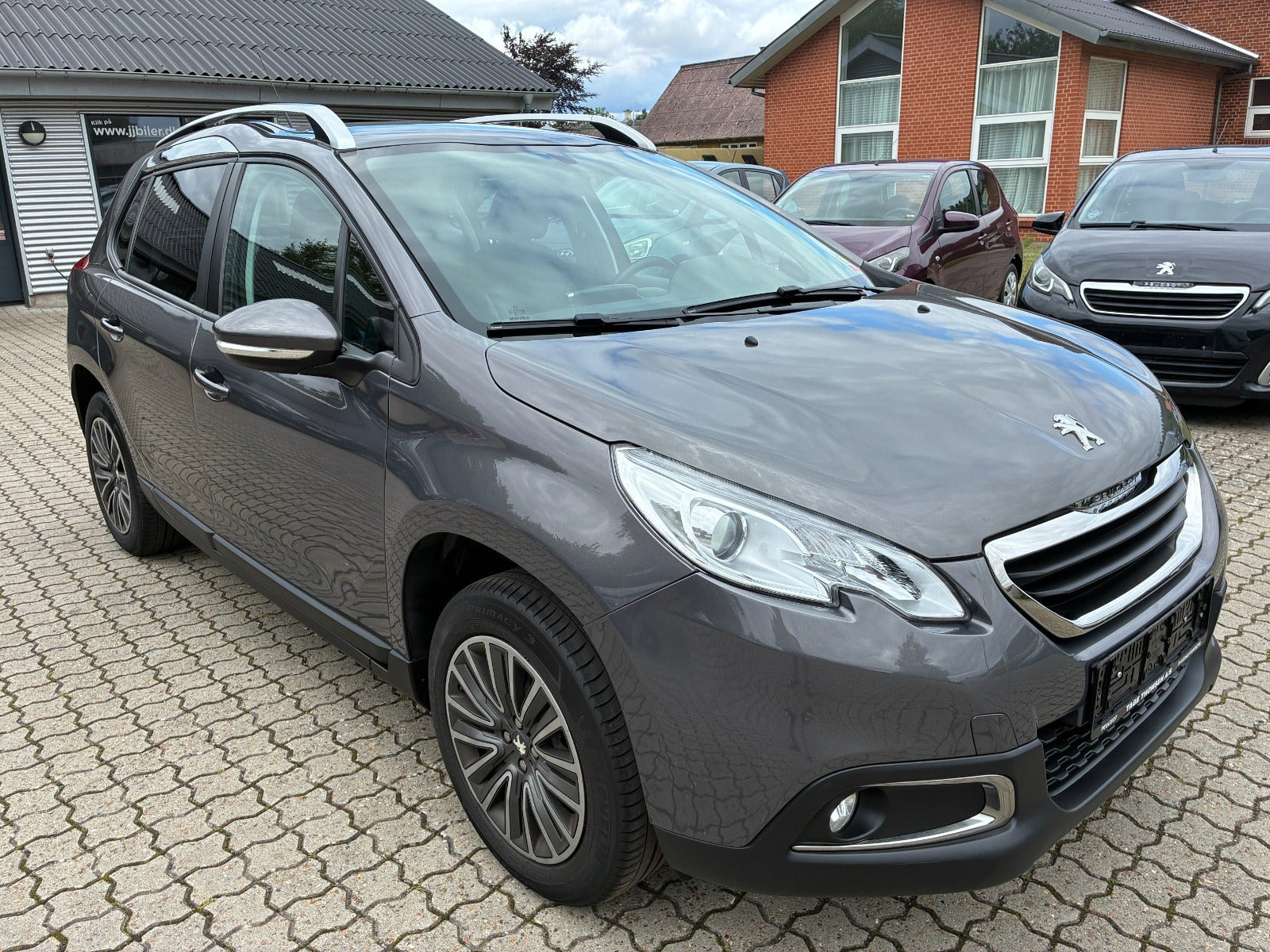 Grå Peugeot 2008 fra 2015