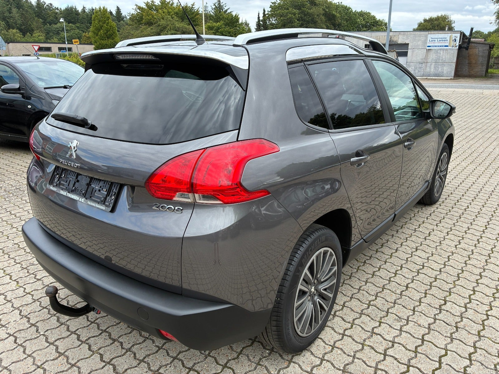 Grå Peugeot 2008 fra 2015
