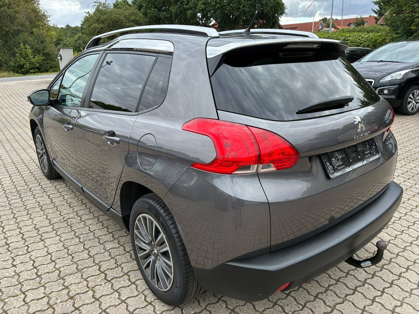 Grå Peugeot 2008 fra 2015