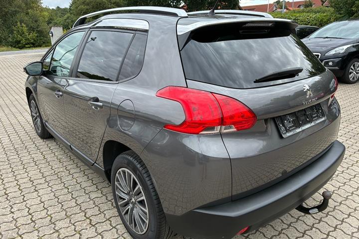 Grå Peugeot 2008 fra 2015