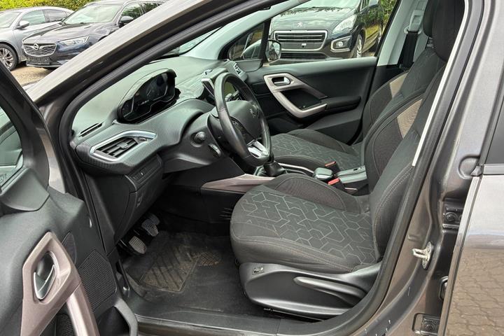 Grå Peugeot 2008 fra 2015