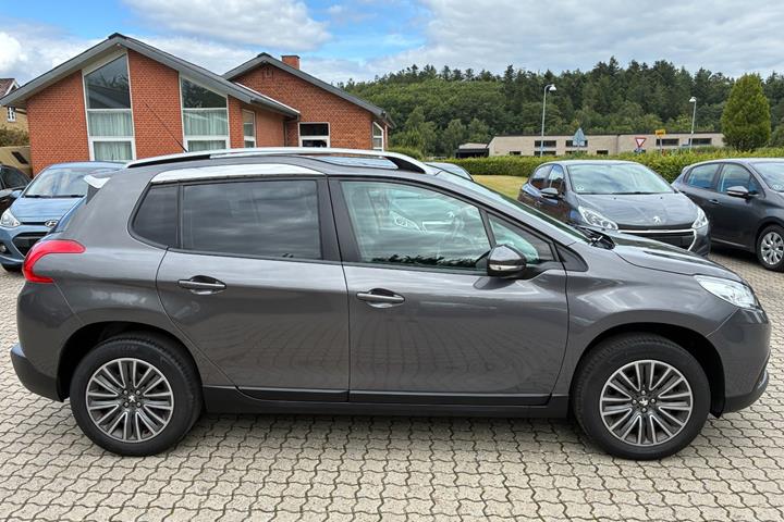 Grå Peugeot 2008 fra 2015