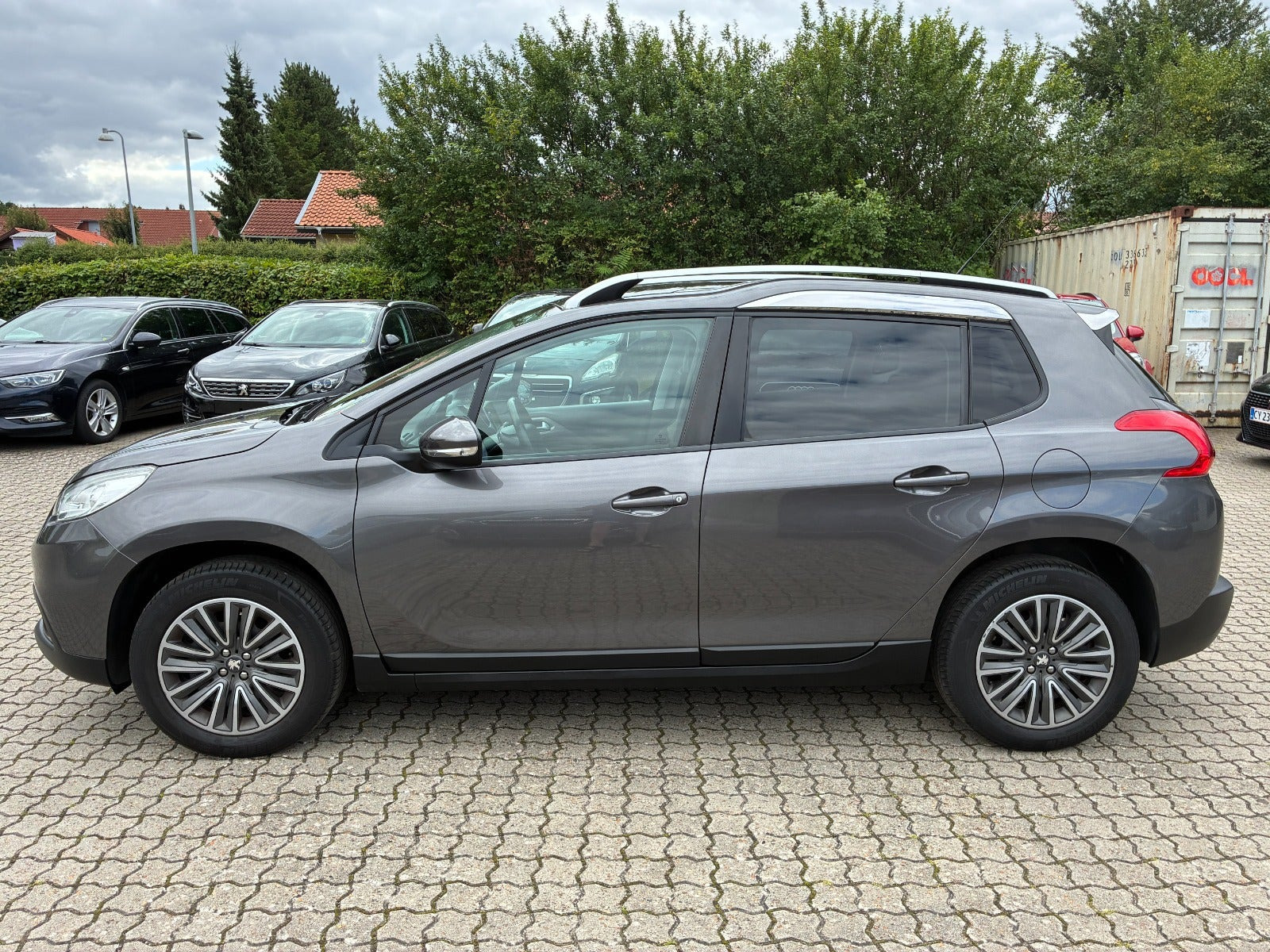 Grå Peugeot 2008 fra 2015